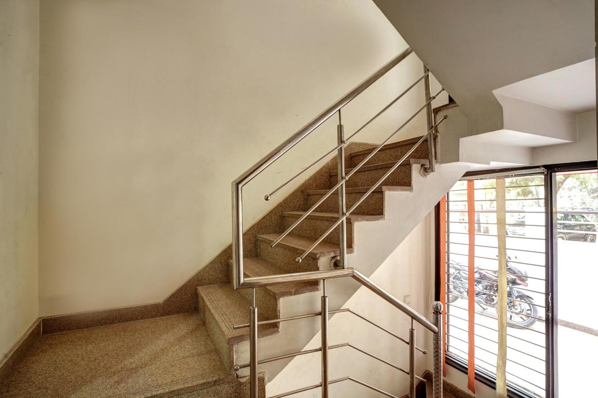 Nexhub Stay - Huda City Centre Gurgaon Esterno foto